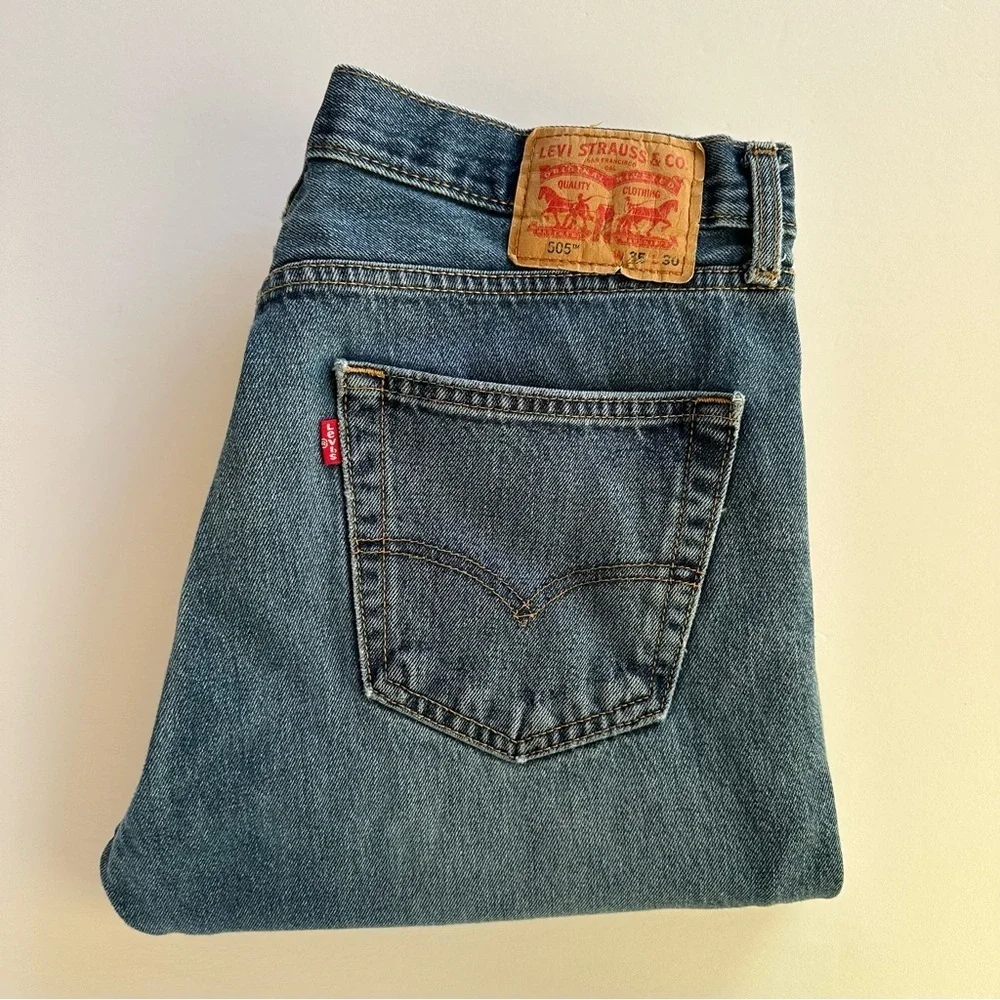 Levi's 505 Regular Fit Straight Leg 35 Distressed